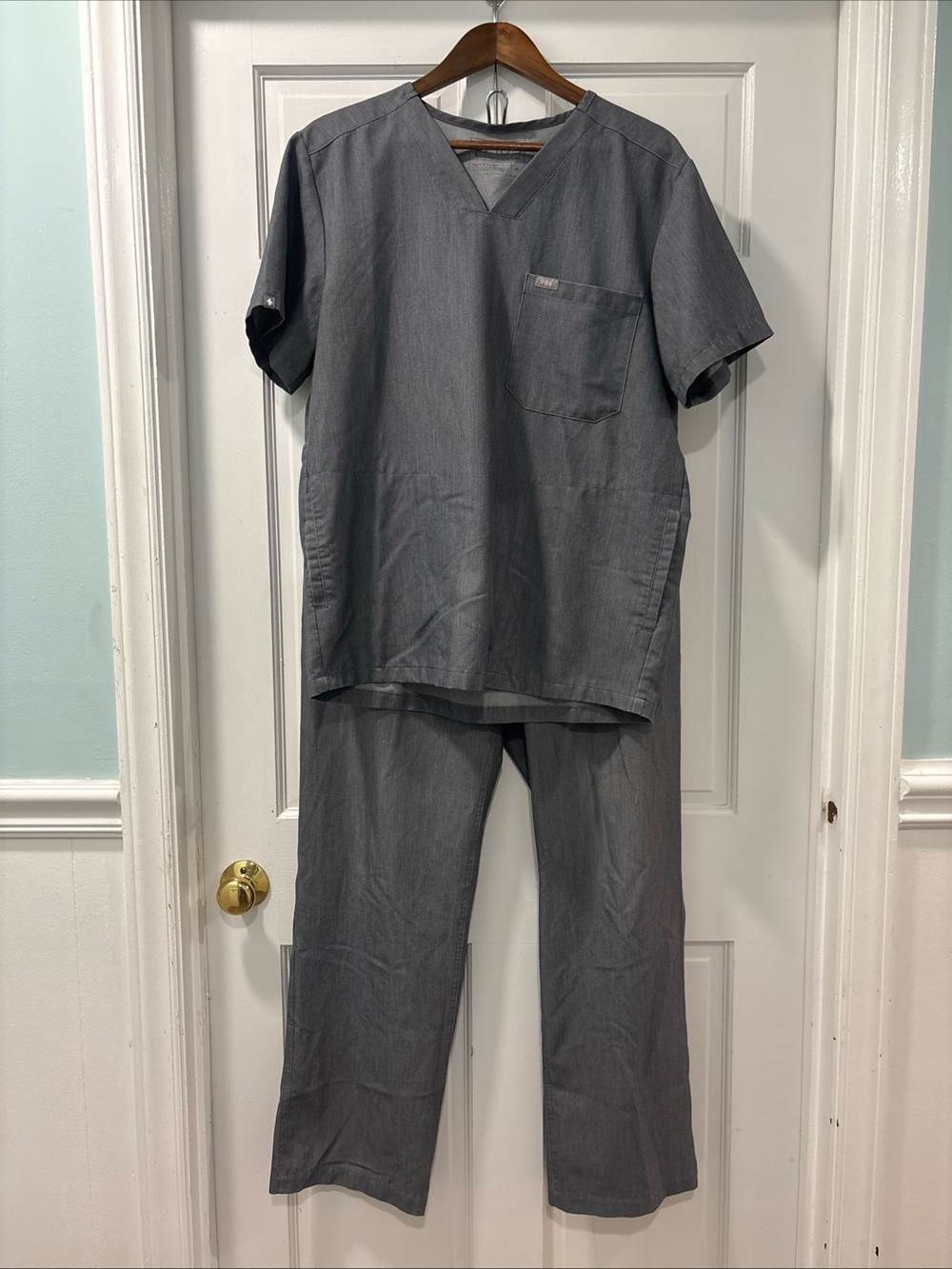Figs Men’s Scrub Set Chisec Top Pisco Bottom Graphite Gray Size Medium EUC